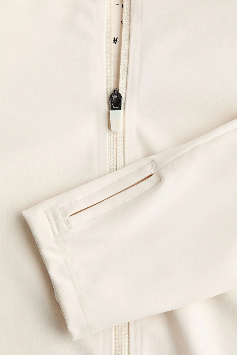 اتش اند ام جاكيت رياضي من قماش سكوبت موف