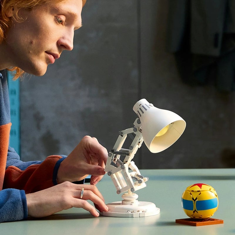 LEGO - Ideas Disney Pixar Luxo Jr. 613 Pieces - 21357 - Image 4