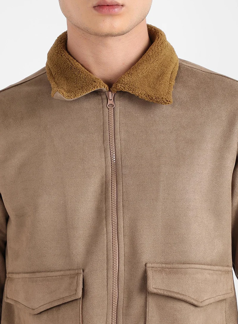Campus Sutra Men's Beige Zip-Front Jacket With Fleece Collar For Casual Wear | Spread Collar | Long Sleeve | Zipper Closure | Cotton Jacket Crafted With Comfort Fit For Everyday Wear | Beige