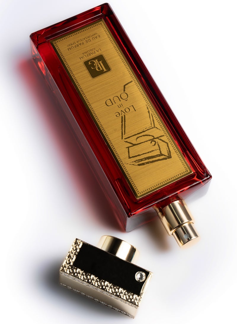 لا بارفوم جاليريا "عطر لوف إن عود روج أو دو برفيوم | سيمفونية رومانسية من العود والأناقة الزهرية | عطر للجنسين مصنوع لذكريات تدوم | 100 مل من الفخامة الخالدة" - Image 3