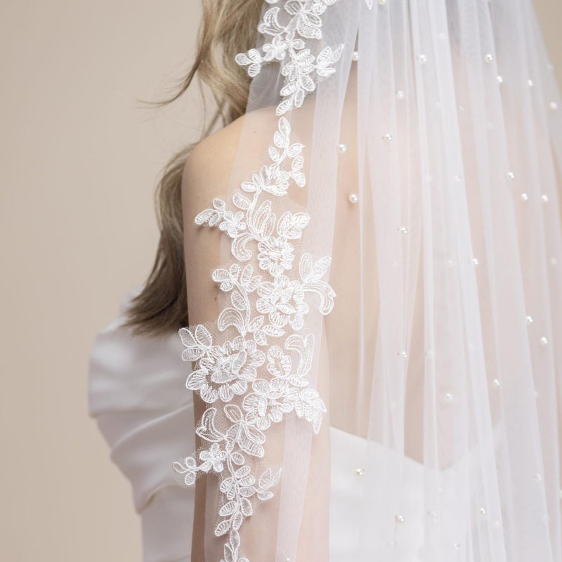 AMORARSI Wedding Veil Lace 1 Tier Cathedral Length Fingertip Length Bride Veil with Metal Comb - Image 2