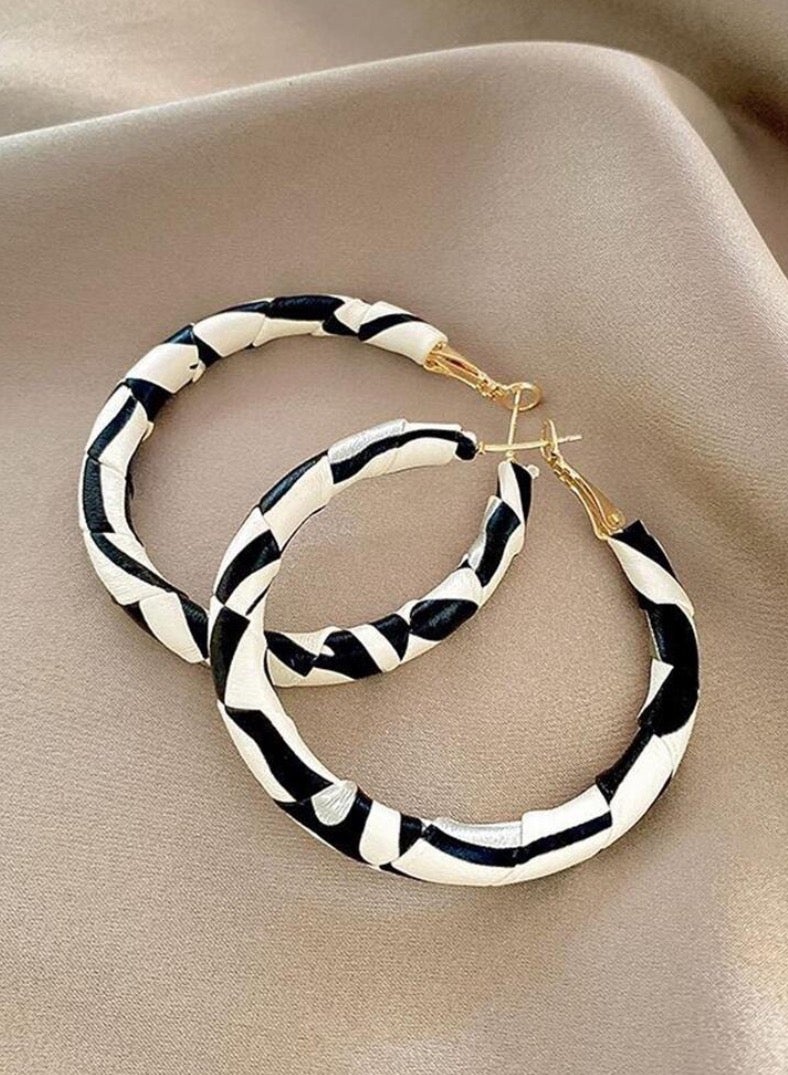 إيكوال حلق اذن نسائي دائري بتصميم ترندي وأنيق وعالي الجودة - Image 2