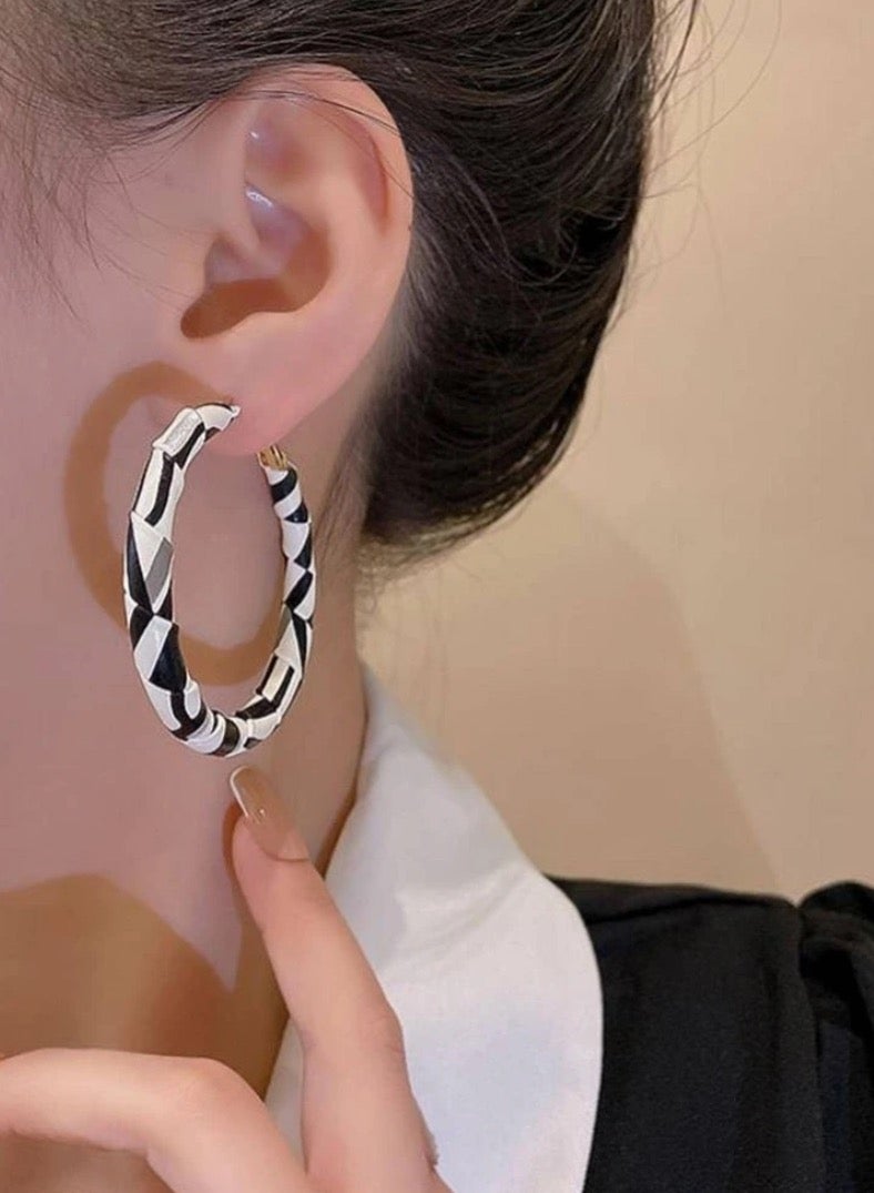 إيكوال حلق اذن نسائي دائري بتصميم ترندي وأنيق وعالي الجودة - Image 3