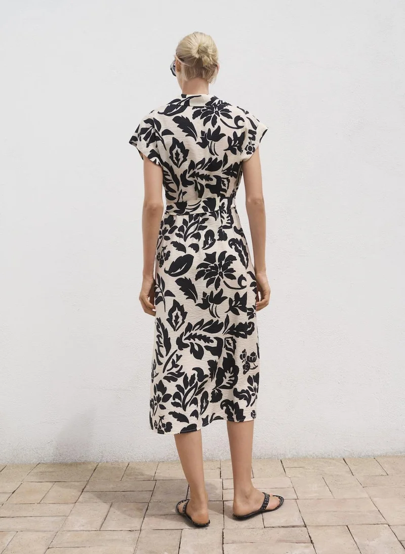 مانجو فستان بياقة قميص وطبعة زهور