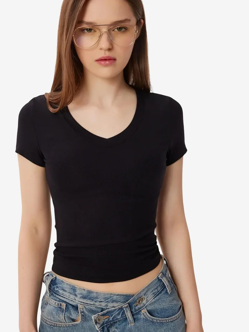 السعادة في إسطنبول ISTANBUL Basic V-Neck Cotton Blend T-Shirt