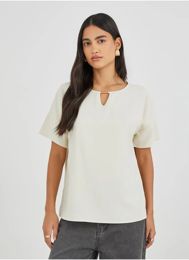 Styli Styli Solid Keyhole Neck Short Sleeve Blouse