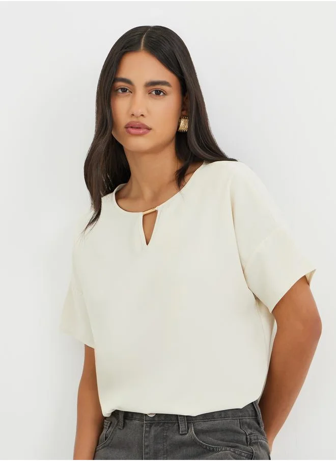 Styli Styli Solid Keyhole Neck Short Sleeve Blouse