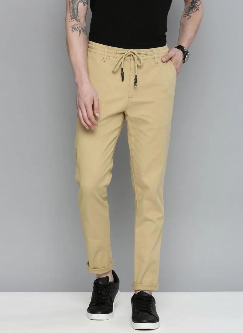 ذا انديان كراج كو Men Slim Fit Solid Mid-Rise Chinos