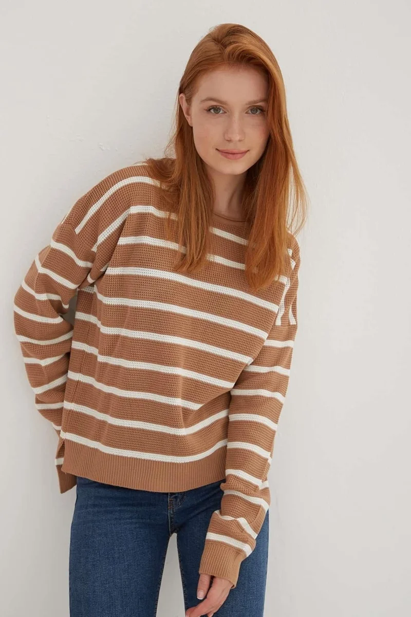 فاشن فريندز Regular Fit Crew Neck Striped Knitwear Sweater Women's Sweater 24K0477K1