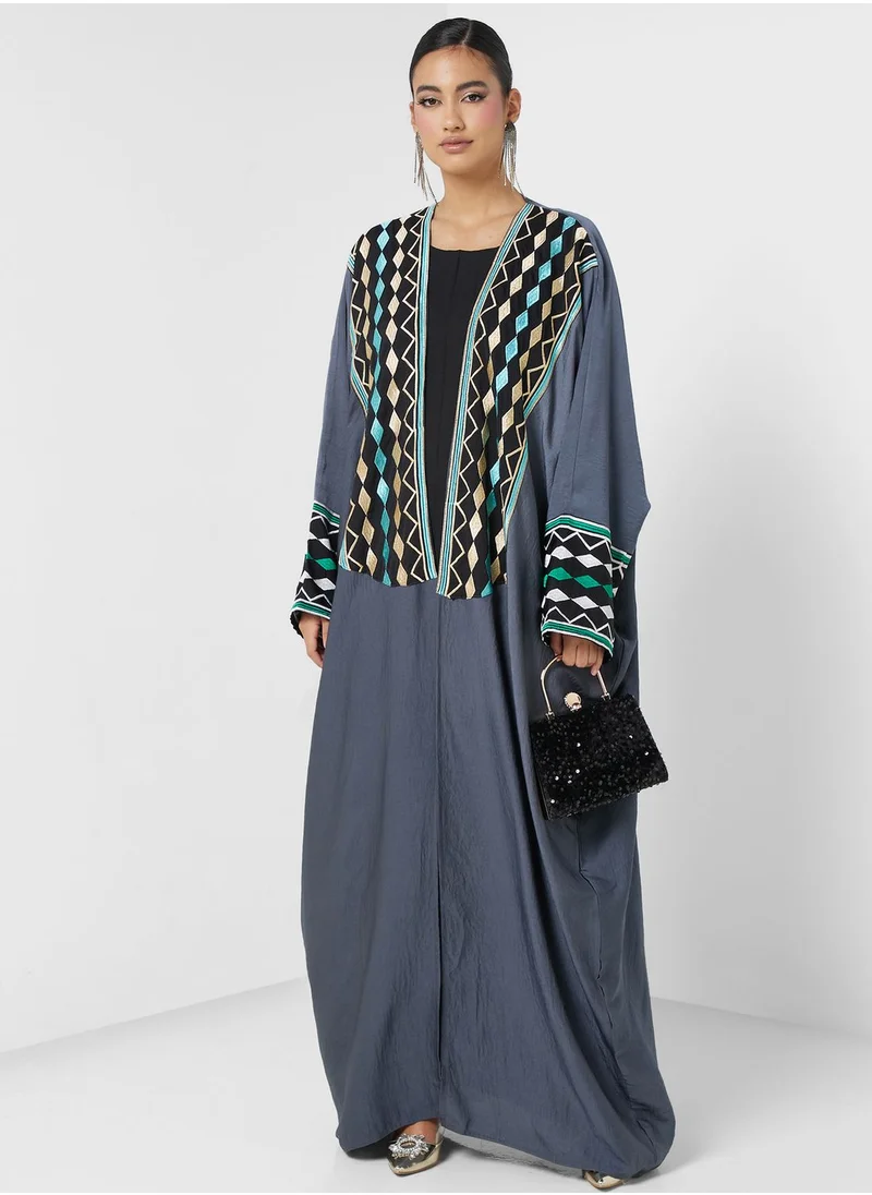 hayas closet Embroidered Cape Sleeve Abaya