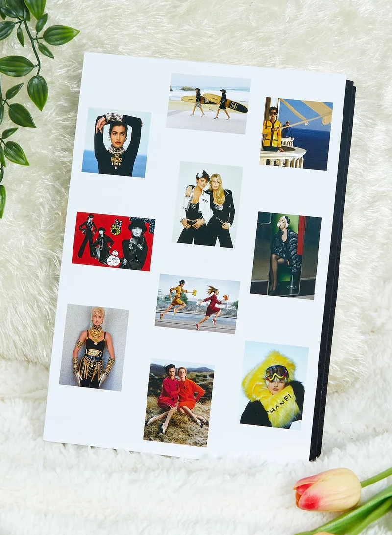 ثيمز كتاب The Karl Lagerfeld Campaigns