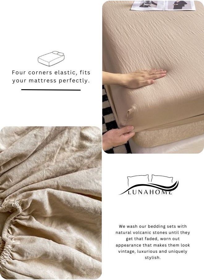 LUNA Home - 3-Piece Set: queen-size fitted bedsheet and two pillowcases, washable cotton in a beige color. - Image 1
