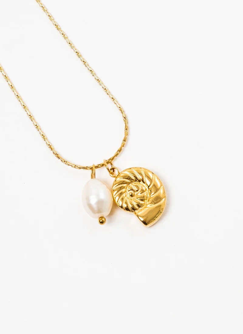 Lichi  Chain with golden pendant and pearls for Women | Best Price UAE