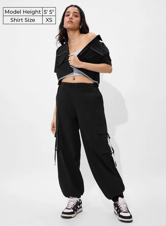 ذا سوليد ستور قميص قصير مزود بجيب بغطاء