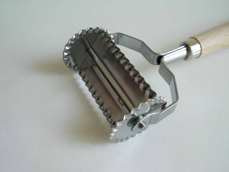 Tredoni 2.4" Tortelloni Square Ravioli Pasta/Dough Stamp Cutter Roller - 6cm Zigzag/Dented Edge (Square - Dented) - Image 2