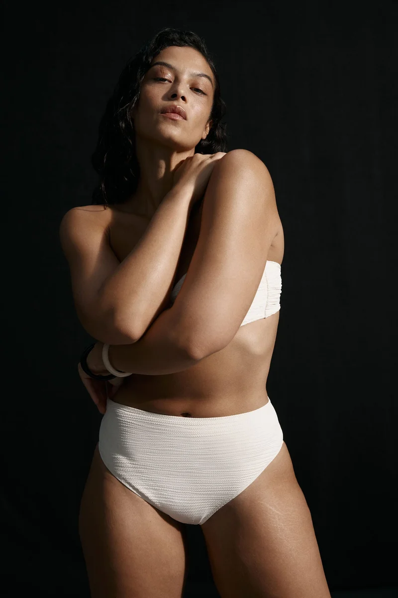 اتش اند ام سروال بيكيني بقصّة شيكي وخصر عالي