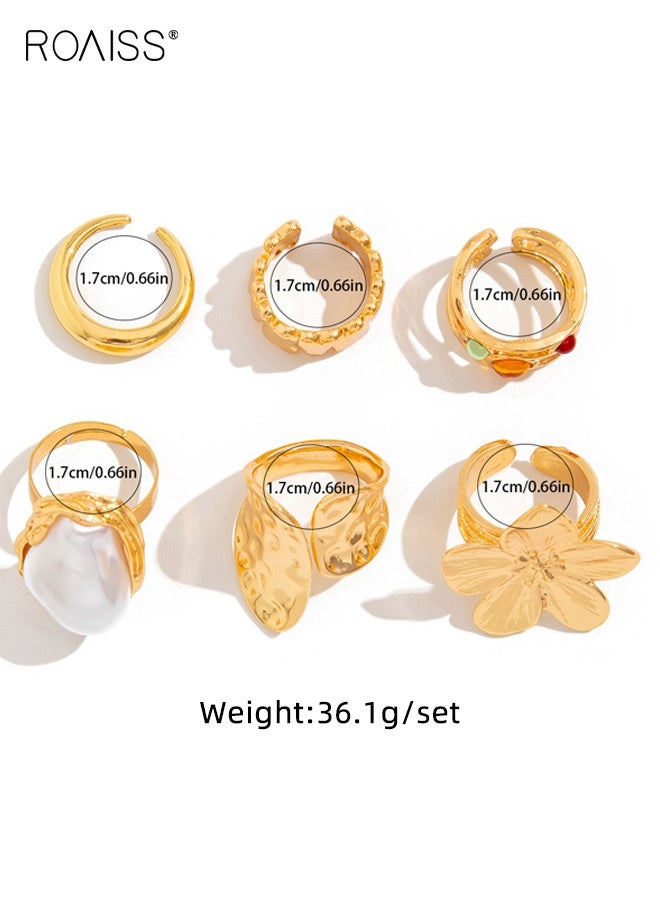 رويس طقم خواتم باروكية نسائية من 6 قطع مرصعة باللؤلؤ الصناعي، بتصميم أنيق وراقي، مع سوار عتيق قابل للتعديل مزين بالزهور، مناسب للارتداء اليومي والمناسبات الرسمية. يأتي الطقم بلون ذهبي. - Image 3