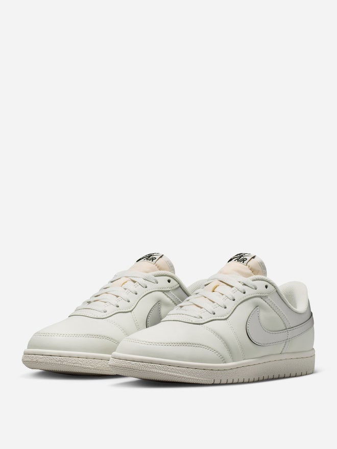Nike Air Jordan Skyline Low Shoes - Image 1