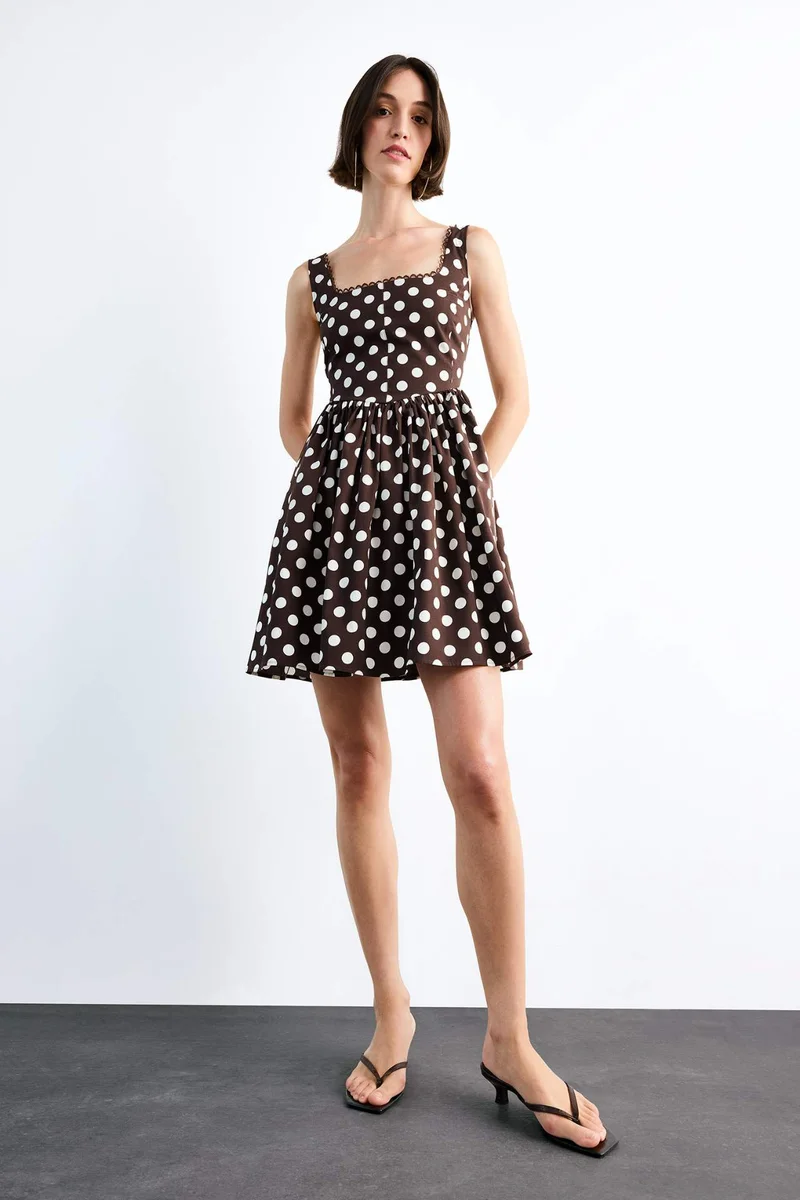 ديفاكتو Square Neck Polka Dot Patterned Sleeveless Midi Dress