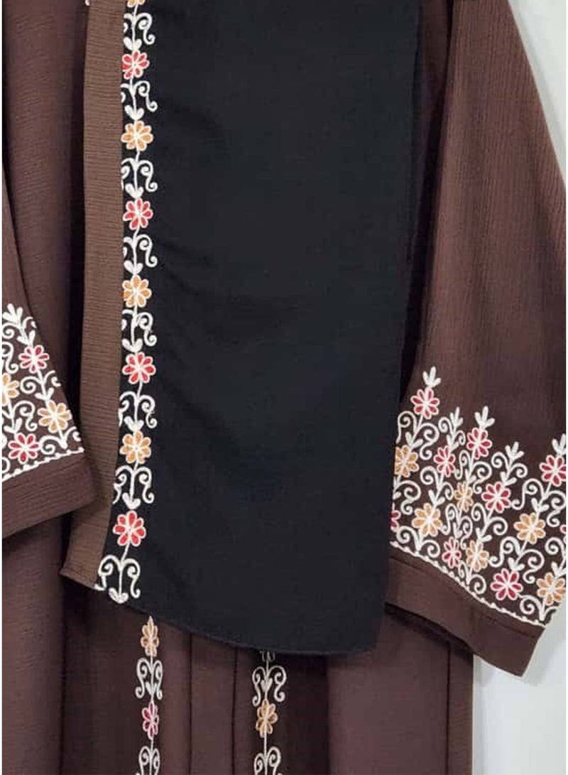 عباية نسائية أنيقة مفتوحة من الأمام مطرزة بالورود مع حجاب متناسق، عباية بنية فاخرة مطرزة بتطريز معقد ووشاح، فستان عربي محتشم تقليدي طويل بنقشة الزهور والكرمة - Image 5