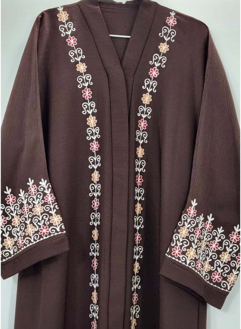 عباية نسائية أنيقة مفتوحة من الأمام مطرزة بالورود مع حجاب متناسق، عباية بنية فاخرة مطرزة بتطريز معقد ووشاح، فستان عربي محتشم تقليدي طويل بنقشة الزهور والكرمة - Image 3