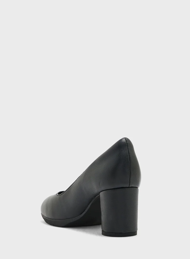 Le Confort Pointed Toe High-Heel Pumps