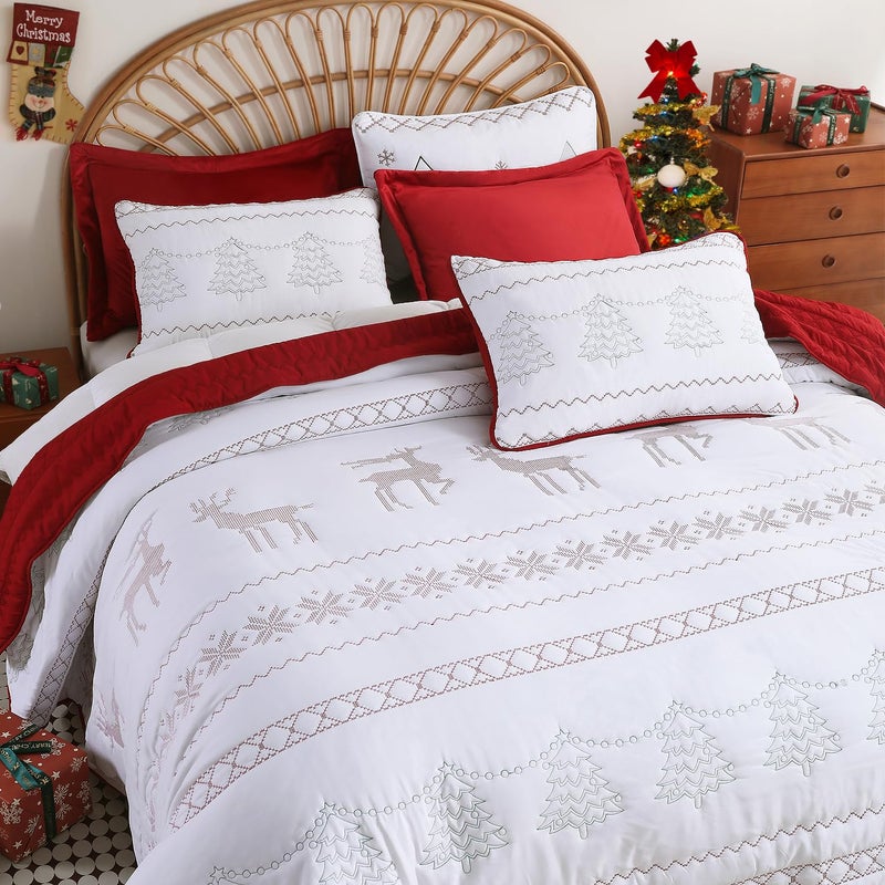 EVENHUG Queen Size Quilt Christmas Theme Bedding Sets with Pillow Shams Reversible Bedspread Coverlet Lightweight Christmas Festival Bed Cover for Bedroom Home Decoration (92"x96") - Image 1