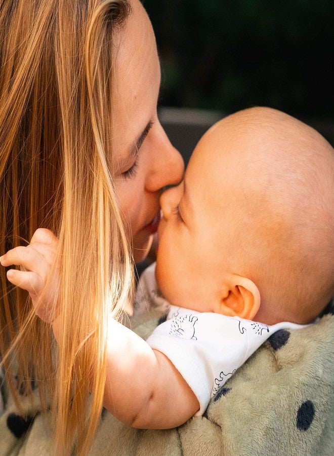 Medela Pacifier Clip Holder, Universal Design fits Most Pacifiers, BPA-Free, Opens with One Hand - Image 4