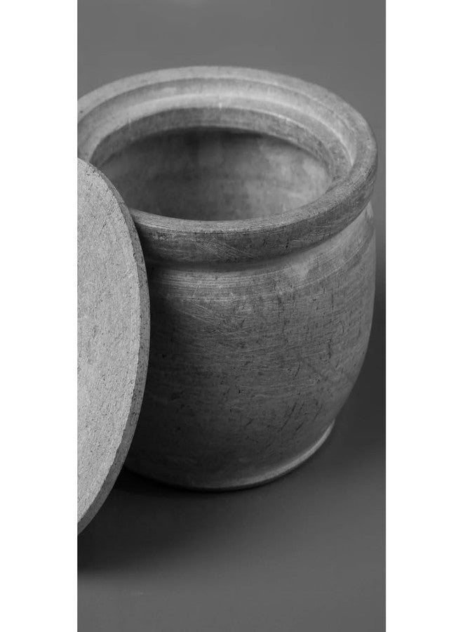 80's Cookware وعاء تخزين تقليدي من حجر الصابون مع غطاء من ثمانينيات القرن الماضي - حجم متوسط (القطر: 15 سم، السعة: 800 مل، الوزن: 1.5 كجم) | مثالي لتخزين اللبن الرائب والملح والمخلل والتمر الهندي | لون رمادي طبيعي - Image 2