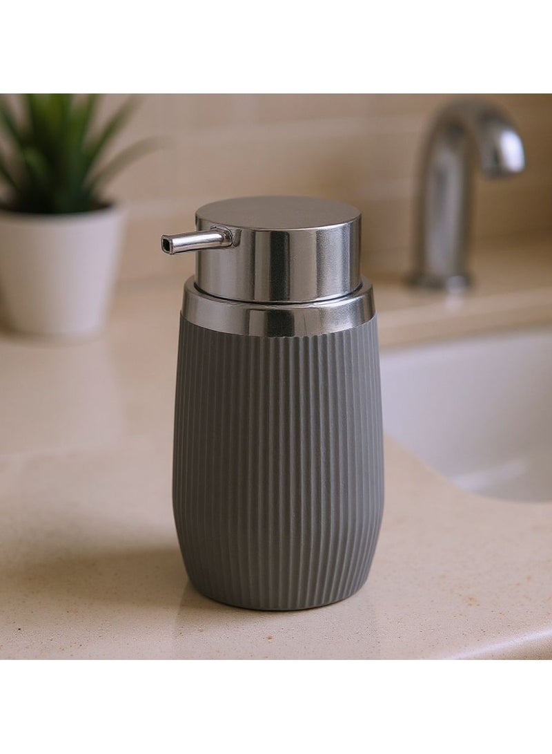 اوكانيوس  موزع صابون مخطط من الأكريليك سعة 300 مل قابل لإعادة التعبئة مع رأس مضخة من الكروم، ملحق أنيق للحمام والمطبخ، 8 سم عرض × 15.8 سم ارتفاع، رمادي - Image 3