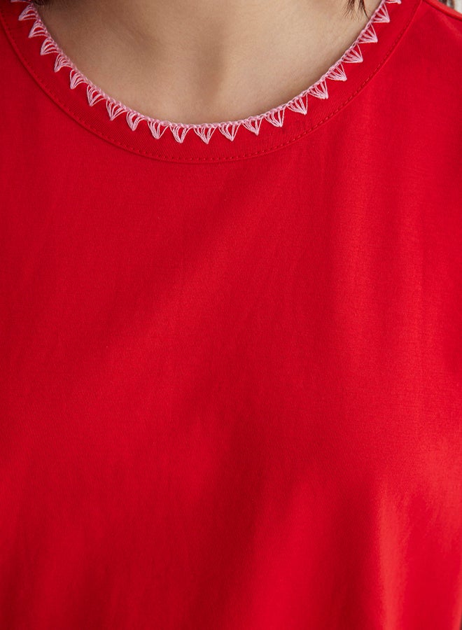 trendyol Red 100% Cotton Contrast Stitch Detail Basic Crew Neck Knitted T-Shirt - Image 4