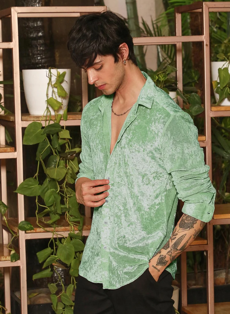 كامبوس سوترا Campus Sutra Men's Sage Green Solid Velvet Shirt | Regular Fit Full Sleeve Point Collar Solid Velvet Design | Premium Polyester Blend Woven Fabric For Club & Casual Wear