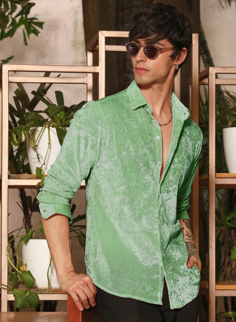 كامبوس سوترا Campus Sutra Men's Sage Green Solid Velvet Shirt | Regular Fit Full Sleeve Point Collar Solid Velvet Design | Premium Polyester Blend Woven Fabric For Club & Casual Wear
