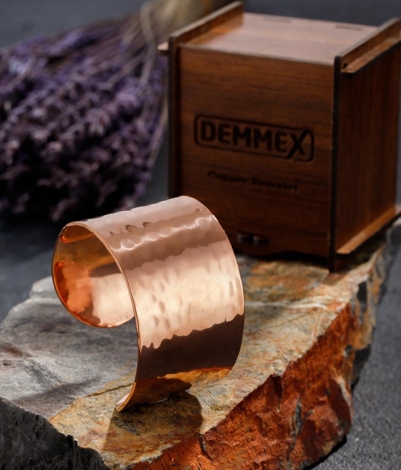 DEMMEX سوار تركي نحاسي مطروق بسماكة 1.5 مم، غير مطلي، غير مغناطيسي، لتخفيف آلام المفاصل، قابل للتعديل، في علبة هدايا خشبية، مصنوع يدويًا، للجنسين (عرض 1.6 بوصة) - Image 2