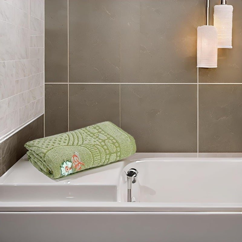 SF SHAKUMBHARI FAB SF SHAKUMBHARI FAB Embroidary Bath Towel with Flower Patch on Border 30 x 60 inches Pack of 1 - Image 3