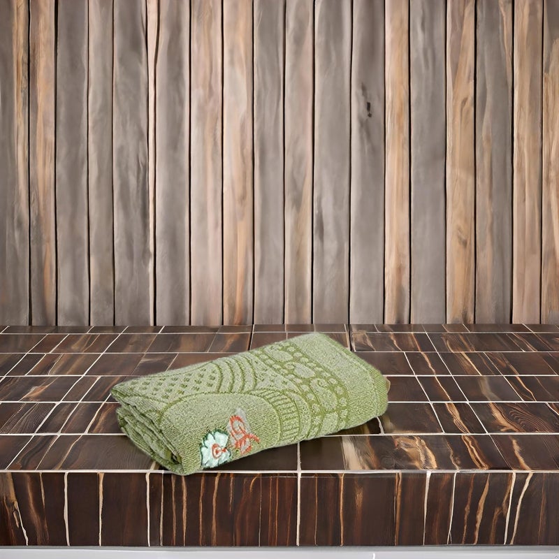 SF SHAKUMBHARI FAB SF SHAKUMBHARI FAB Embroidary Bath Towel with Flower Patch on Border 30 x 60 inches Pack of 1 - Image 2