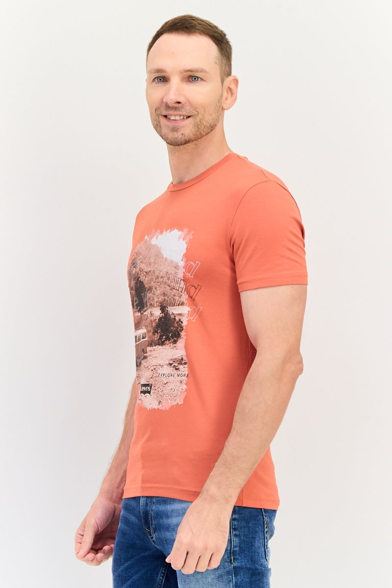 Levi's تي شيرت رجالي بأكمام قصيرة وطوق دائري بطباعة جرافيك، برتقالي داكن - Image 2