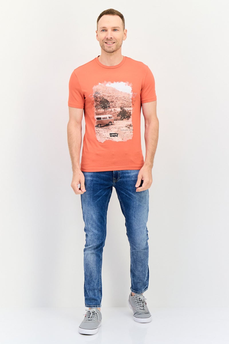 Levi's تي شيرت رجالي بأكمام قصيرة وطوق دائري بطباعة جرافيك، برتقالي داكن - Image 4