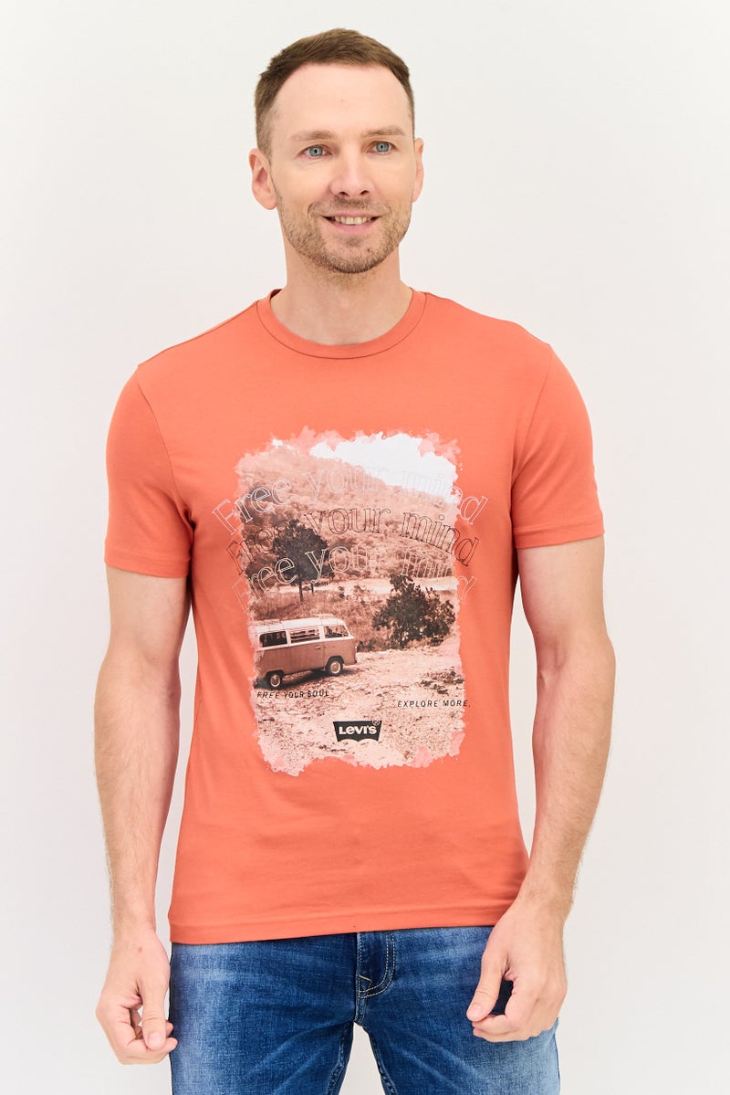 Levi's تي شيرت رجالي بأكمام قصيرة وطوق دائري بطباعة جرافيك، برتقالي داكن - Image 1