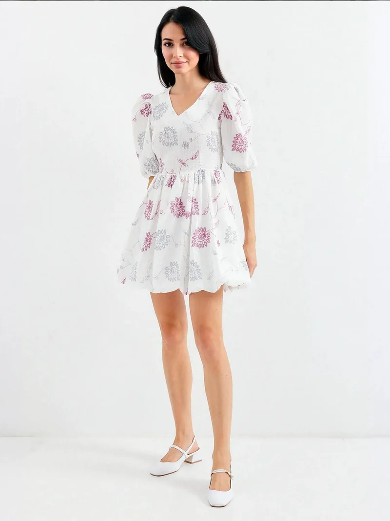 بيغ دارت فستان قصير مطرز بالزهور بياقة على شكل حرف