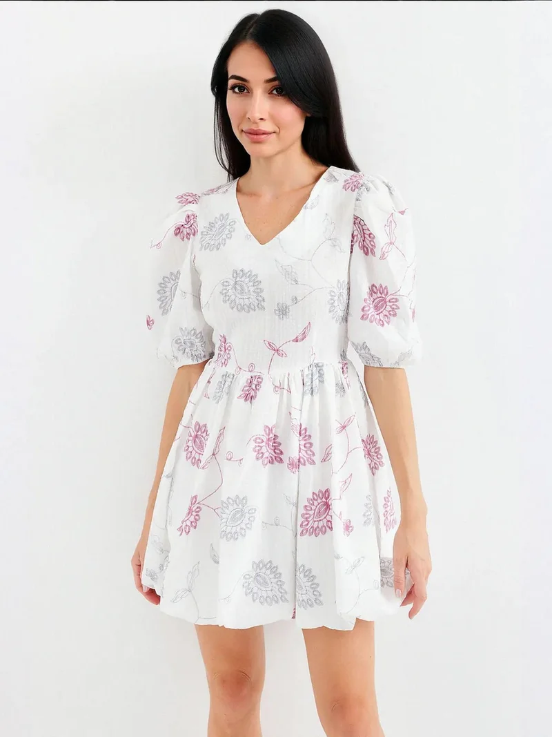 بيغ دارت فستان قصير مطرز بالزهور بياقة على شكل حرف