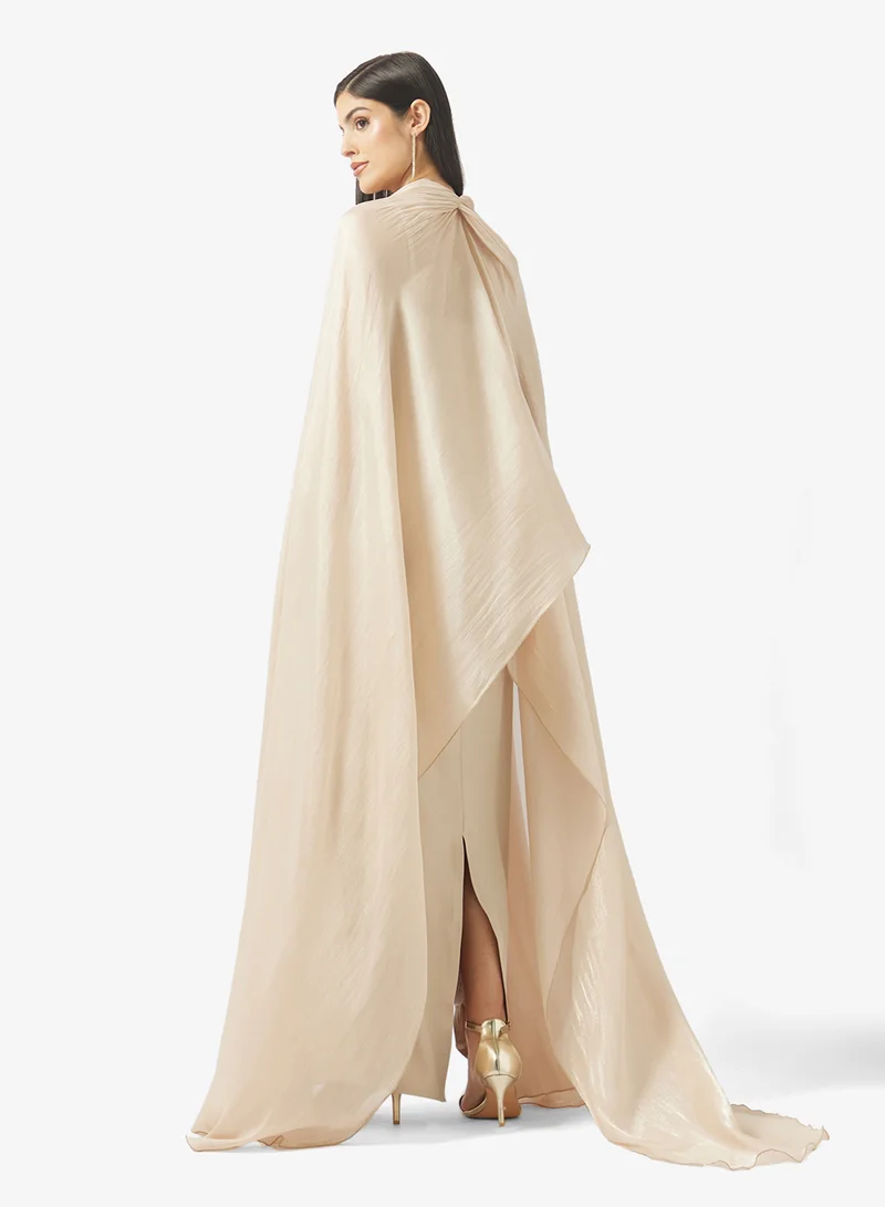 نمشي x فستان بكتف واحد مع أكمام كاب