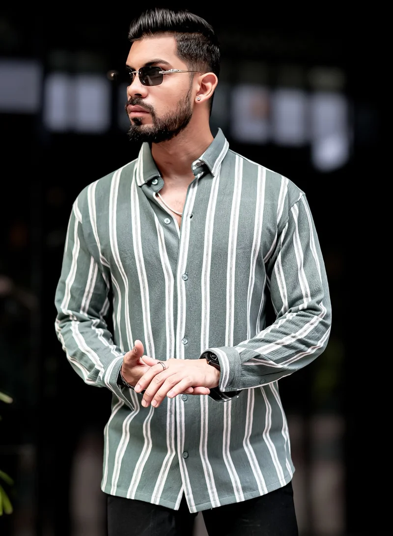 مانياك قميص رجالي مانياك مخطط عمودياً بأكمام كاملة من قماش التيري أخضر بقصة ضيقة