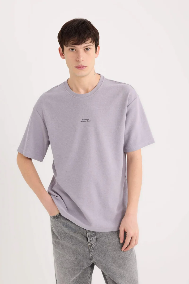 ديفاكتو Boxy Fit Crew Neck Printed Short Sleeve T-Shirt
