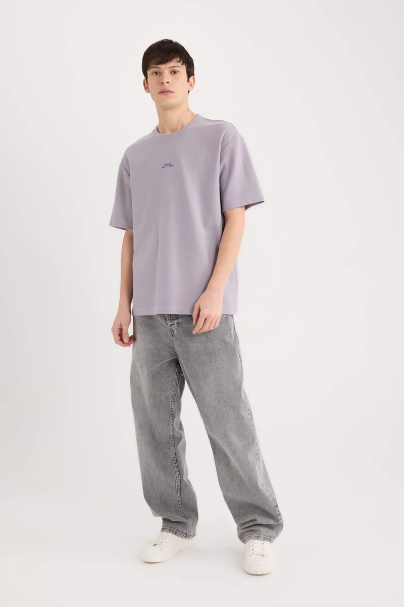 ديفاكتو Boxy Fit Crew Neck Printed Short Sleeve T-Shirt