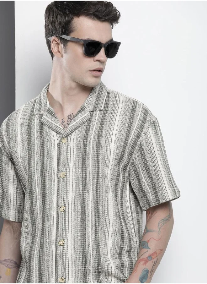 شركة المرآب الهندية Men Relaxed Fit Striped Half Sleeves Cuban Collar Resort Wear Shirt