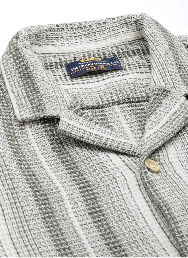 شركة المرآب الهندية Men Relaxed Fit Striped Half Sleeves Cuban Collar Resort Wear Shirt