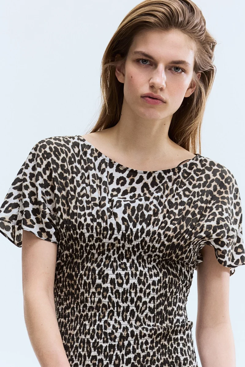 اتش اند ام فستان بتفاصيل ثنيات