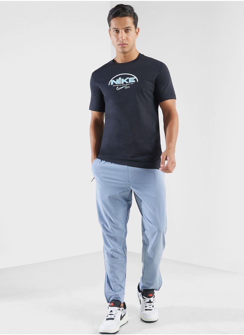 Nike Logo Gu Type Sp24 T-Shirt  - Image 4