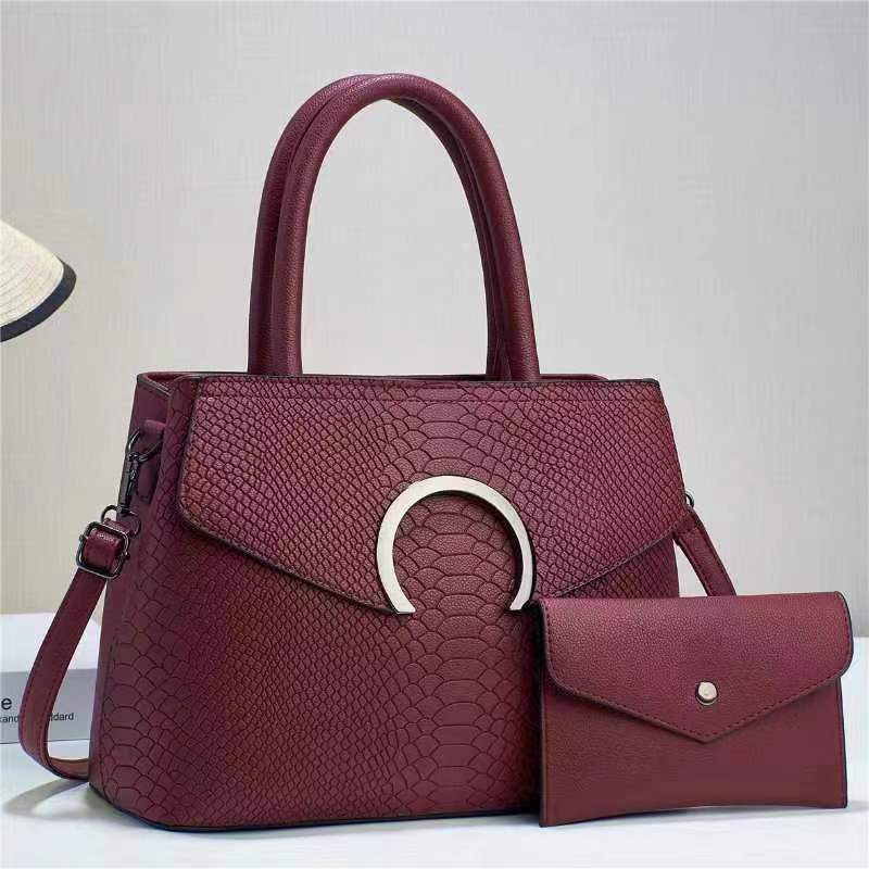 New Fashion Crocodile Pattern Mother Bag Casual Handbag Simple Shoulder Bag Stylish Large Capacity Crossbody Bag - Image 1